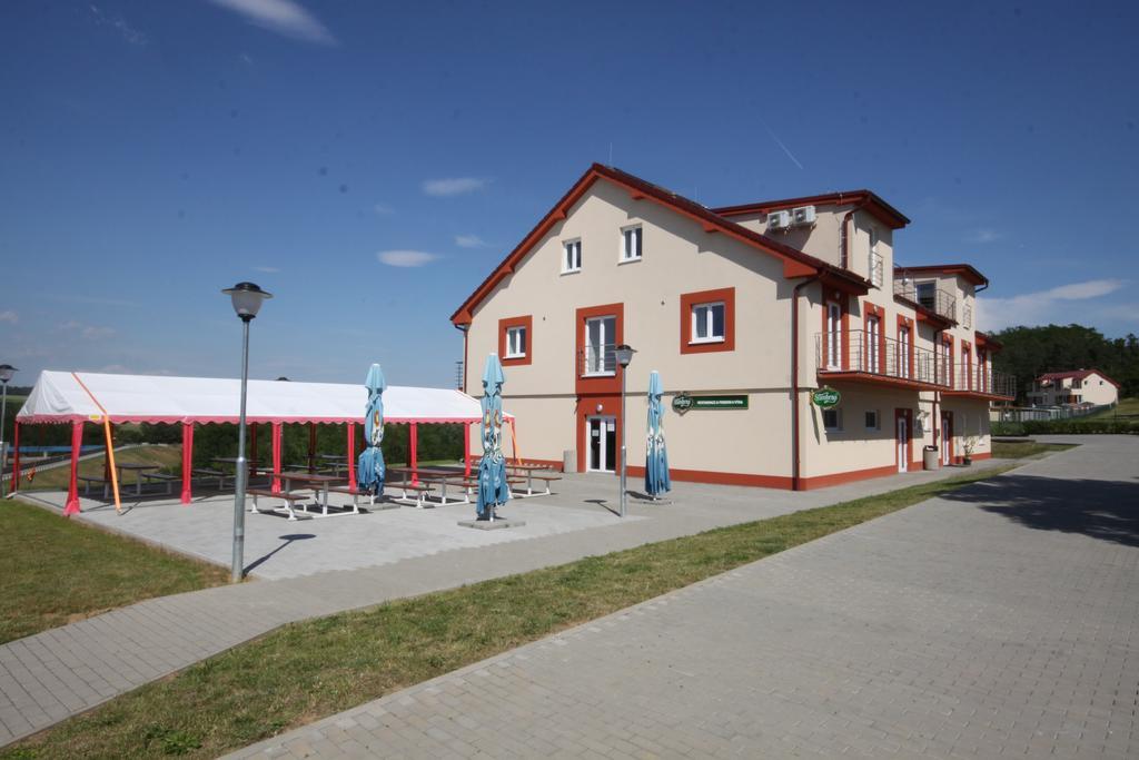 Hotel Mobilheimy U Prehrady Horní Dunajovice Exterior foto